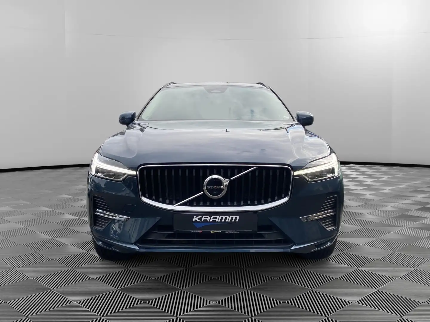 Volvo XC60 Momentum Momentum Pro 2WD AHK NR Fzg. RDK Синій - 2