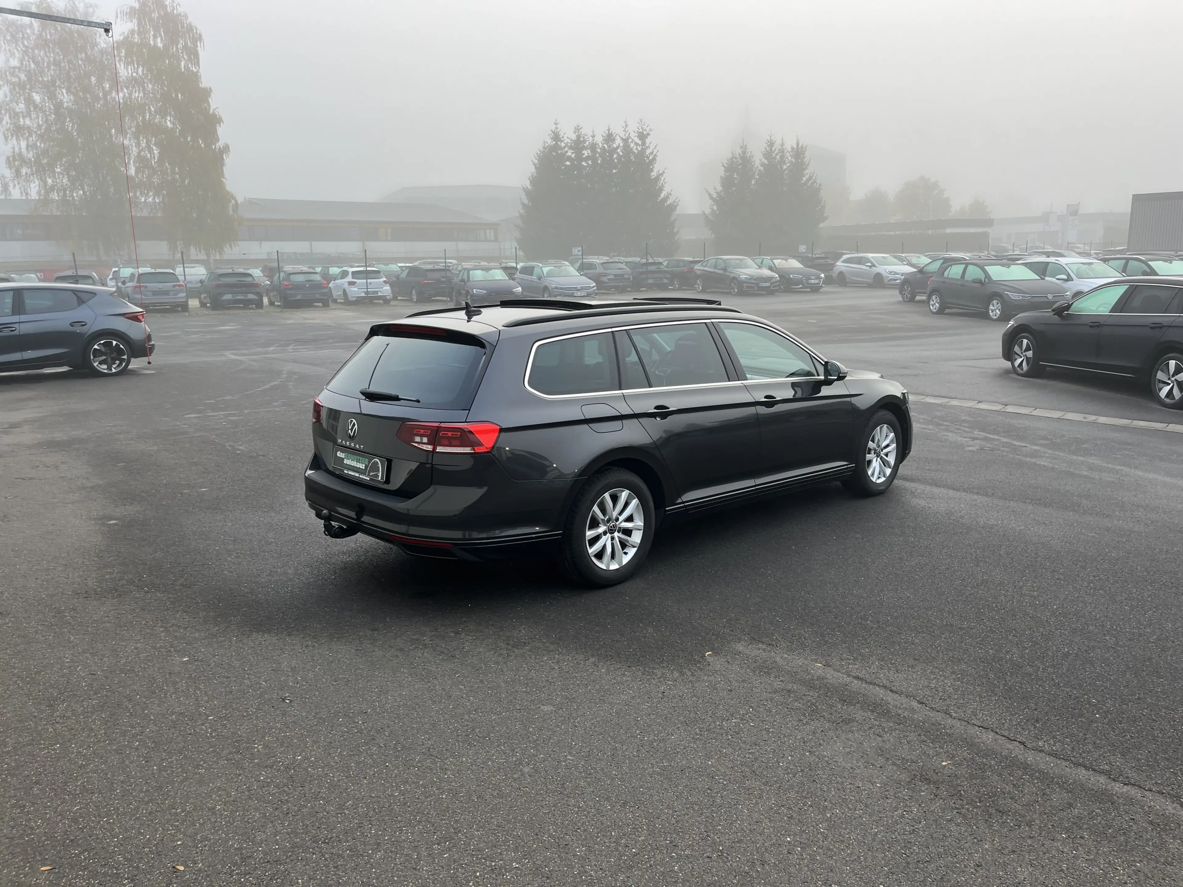 Volkswagen Passat Variant 2.0 TDI DSG Business AHK PANO Navi TravelAssist LE — photo 8