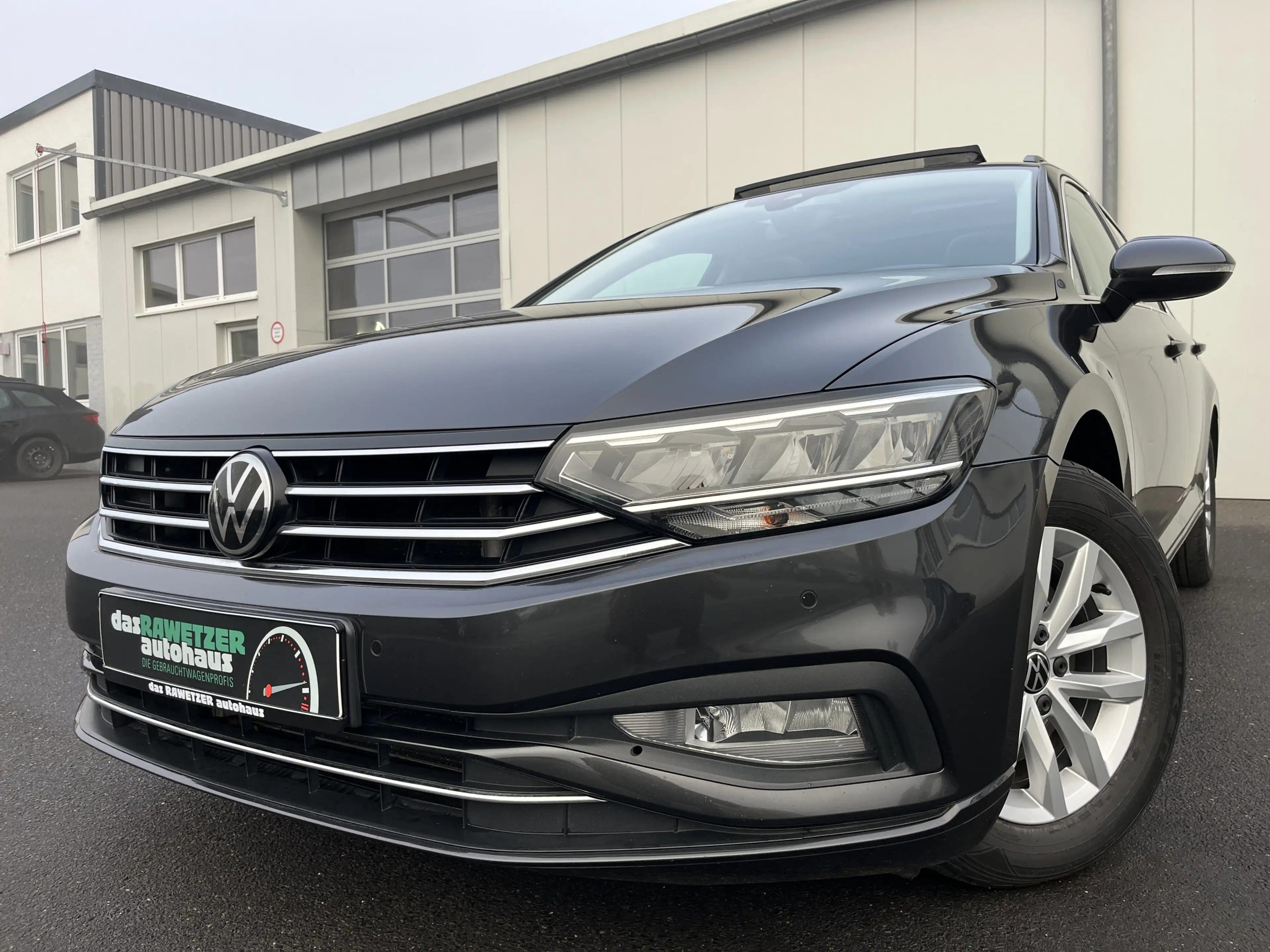 Volkswagen Passat Variant 2.0 TDI DSG Business AHK PANO Navi TravelAssist LE