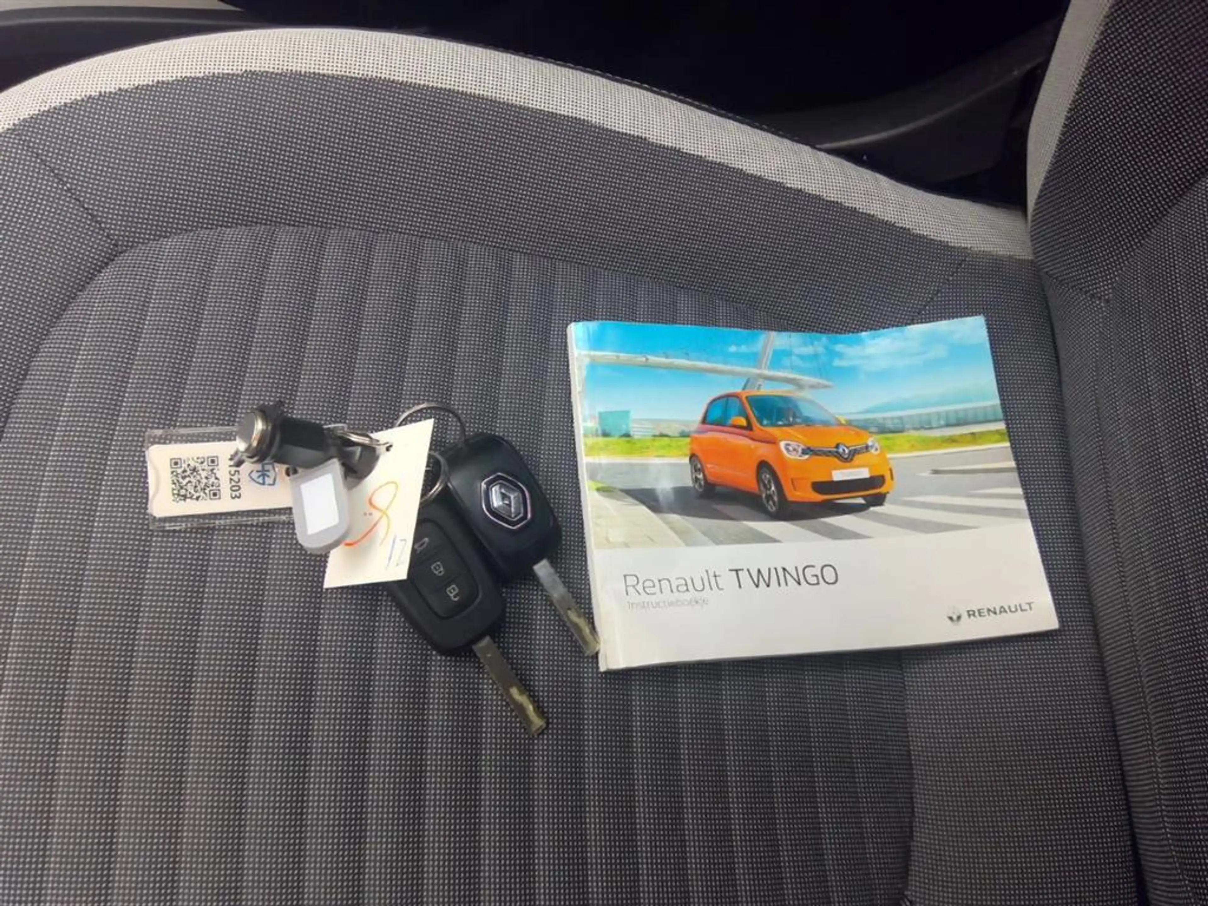 Renault Twingo 1.0 SCe Collection AIRCO 65330 KM APK 08-2027 — photo 14