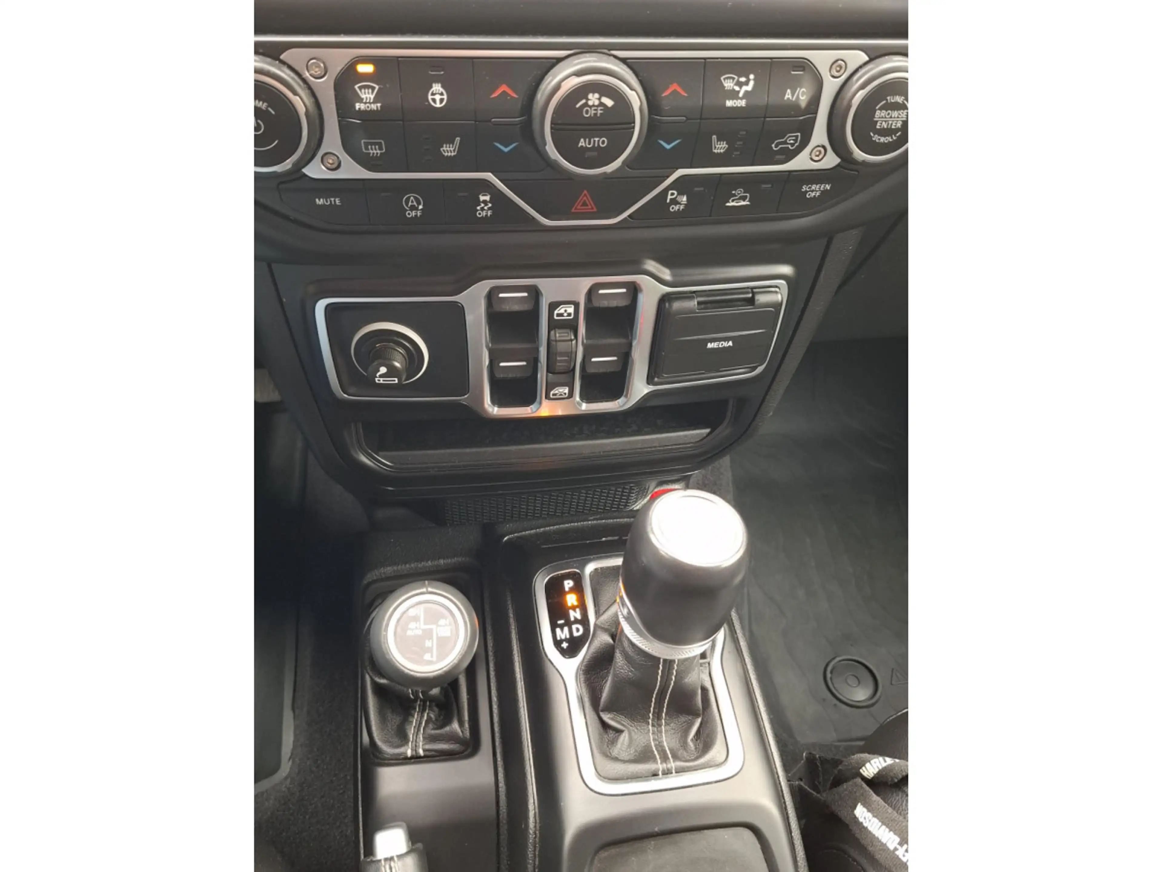 Jeep Gladiator 3.0 V6 Overland Auto. - Cuir - Caméra - — photo 14