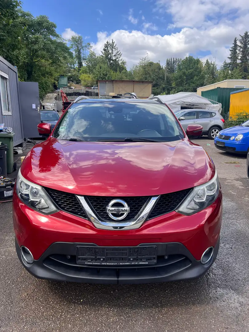 Nissan Qashqai 1.2 DIG-T TEKNA Červená - 1