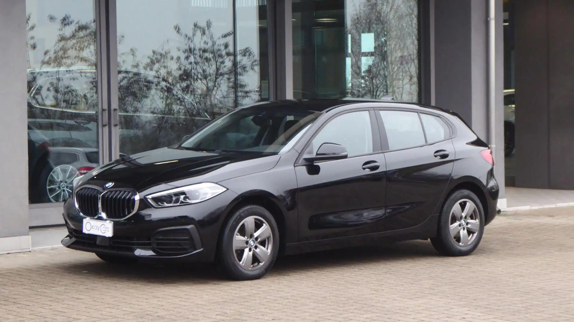 BMW 118 d 5p. Business Advantage Schwarz - 1