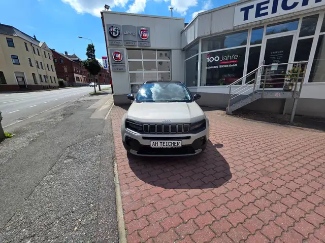 Jeep Avenger view 4