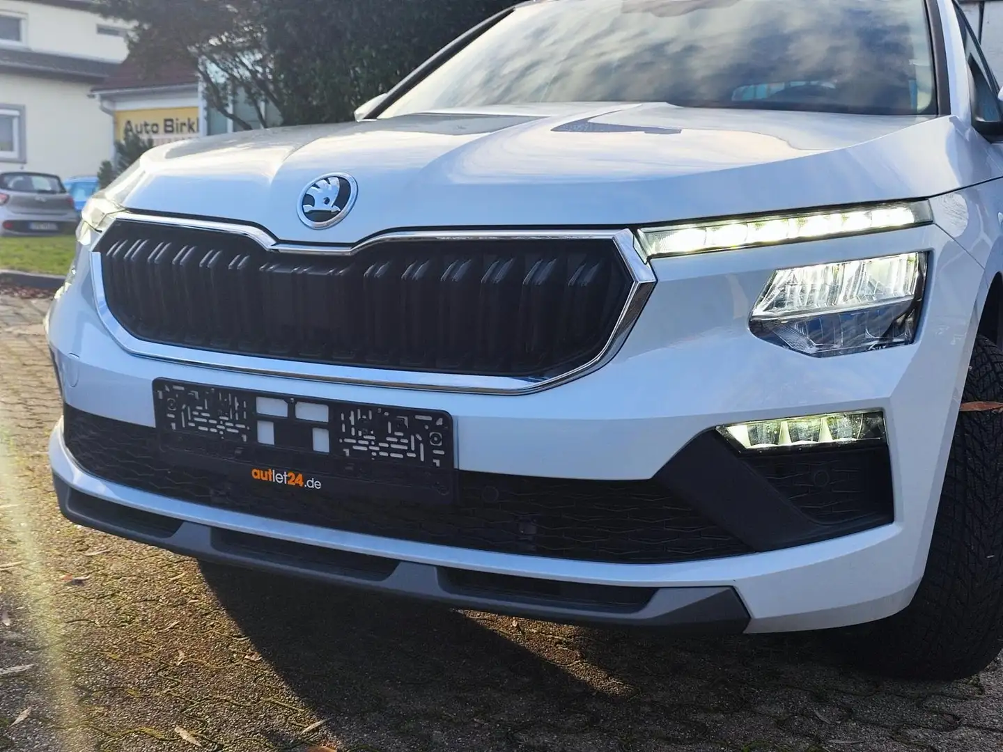 Skoda Kamiq Kamiq 130Jahre Premium Totwinkel elek. Heckklappe Weiß - 2