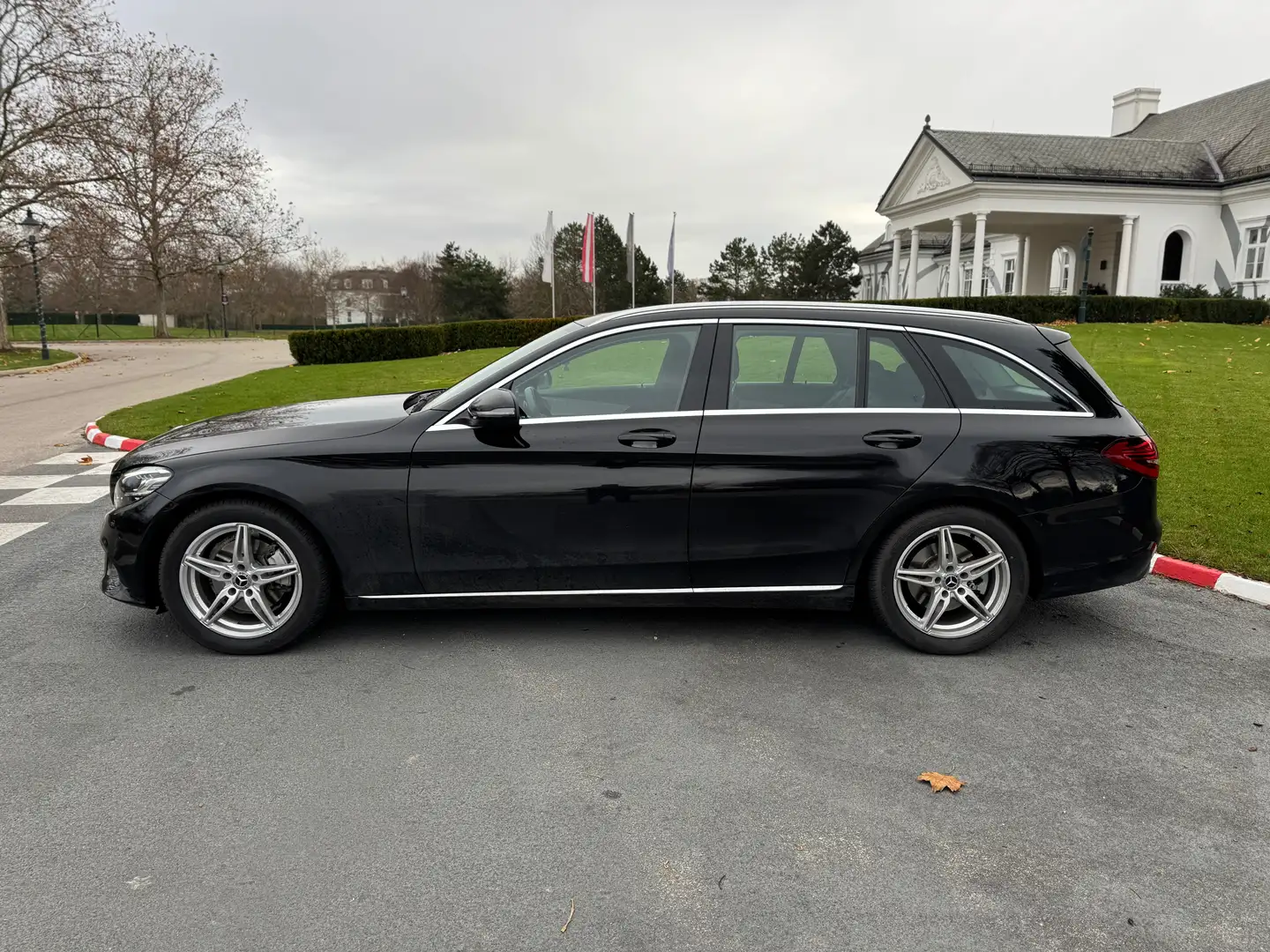 Mercedes-Benz C 220 C 220 d T Aut. Schwarz - 2