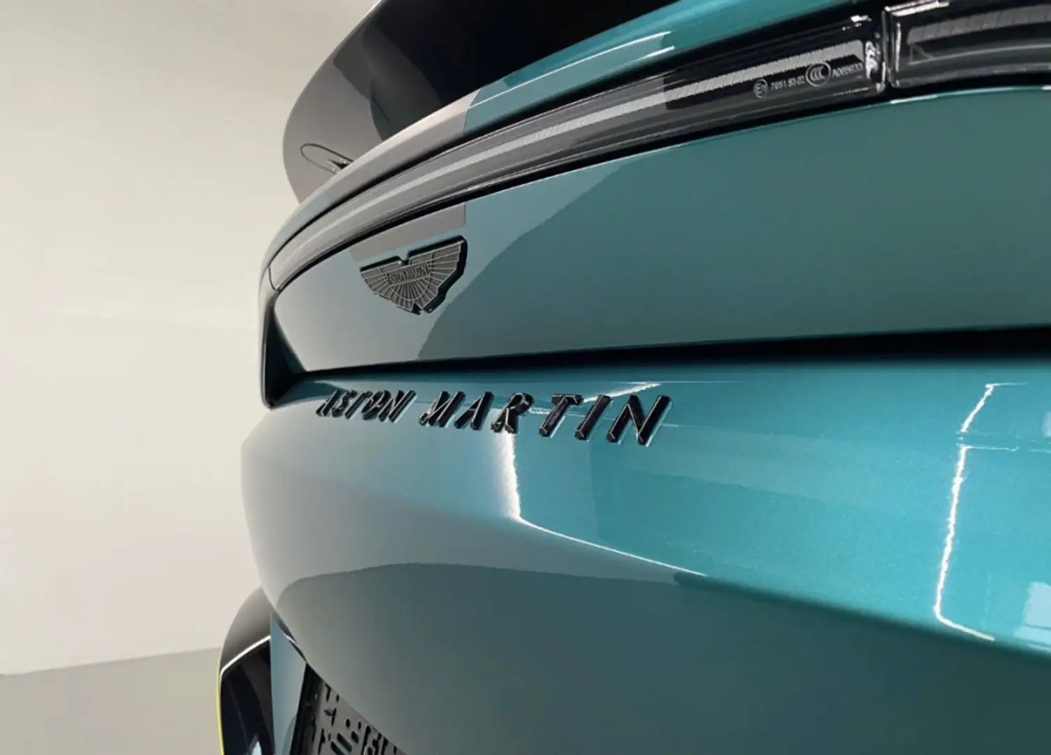 Aston Martin Vantage F1 Edition zelena - 1