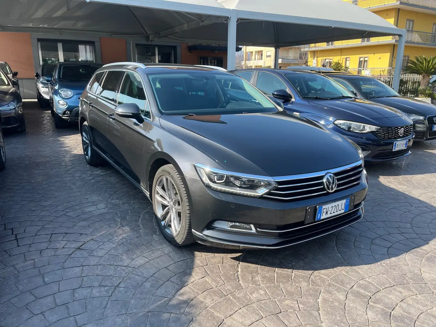 Volkswagen Passat Variant 2.0 TDI DSG Executive BlueMotion Tech. 150 cv Grigio - 1