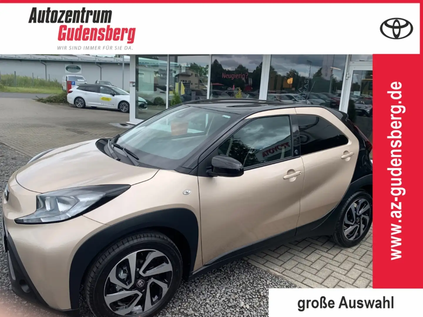 Toyota Aygo X Team D 1,0 l Apple CarPlay Android Auto Musikstrea Beige - 1