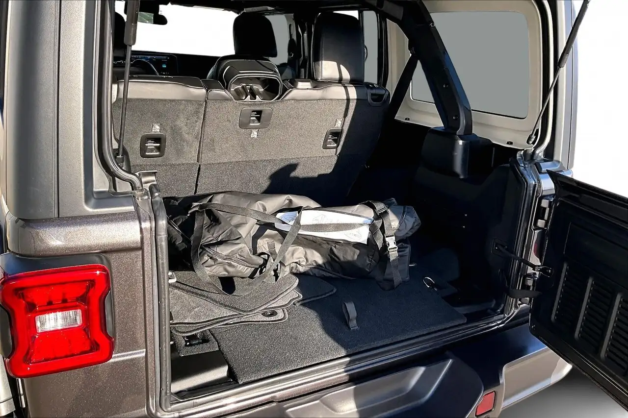 Jeep Wrangler снимка Jeep Wrangler