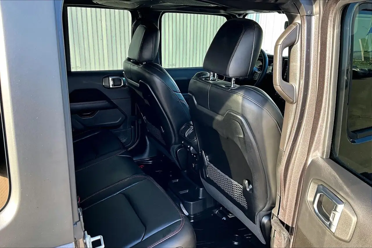 Jeep Wrangler снимка Jeep Wrangler