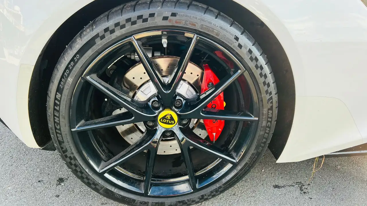 Lotus Emira 2024