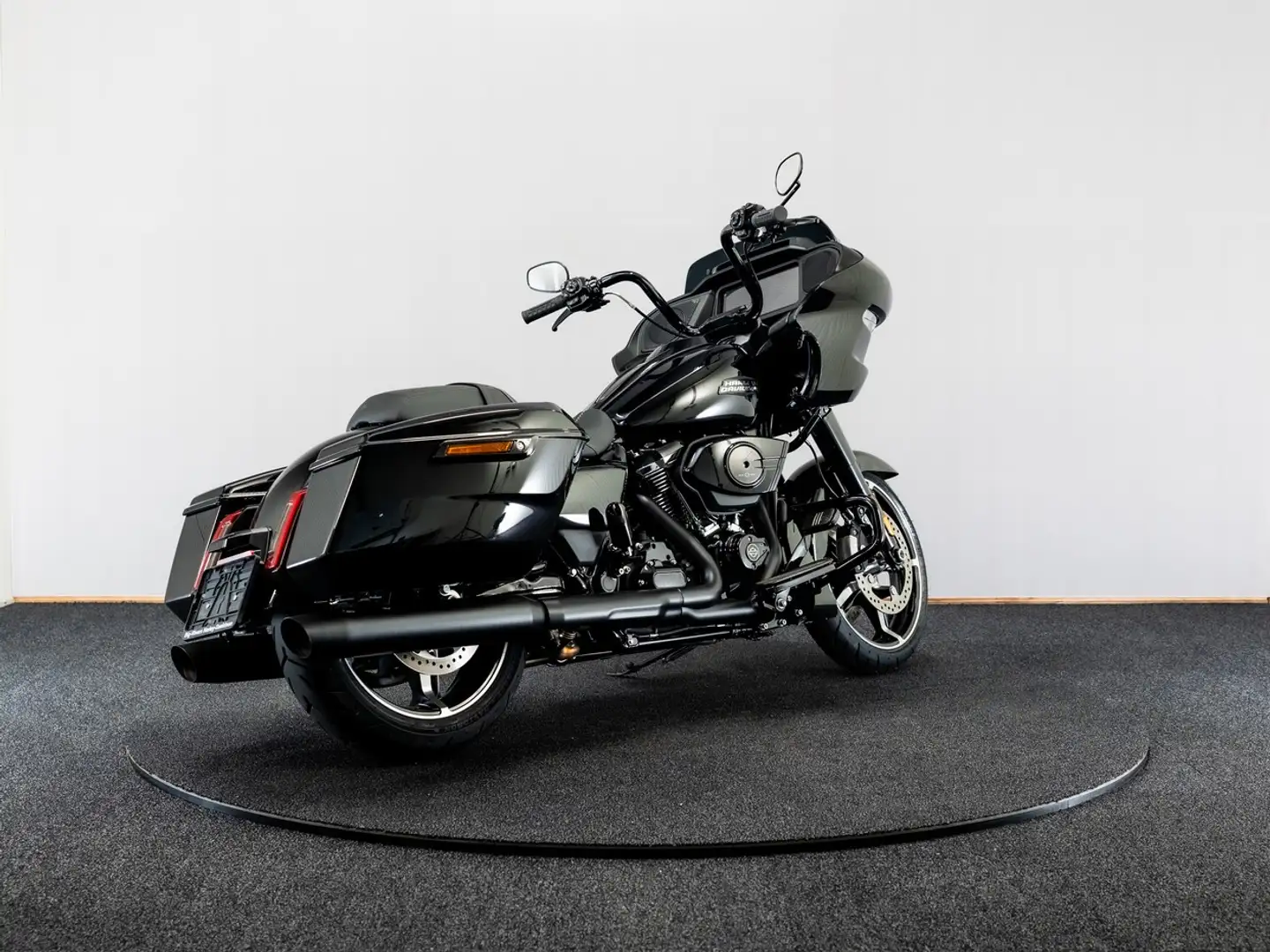 Harley-Davidson Road Glide FLTRX Vivid Black Zwart - 1