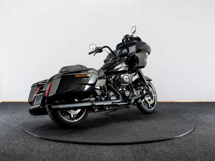 Harley-Davidson Road Glide FLTRX Vivid Black