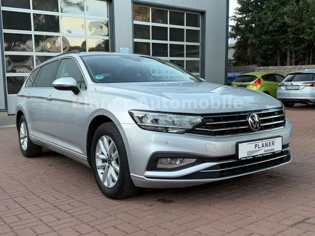 Volkswagen Passat Variant Navi Sitzh. LED Service neu