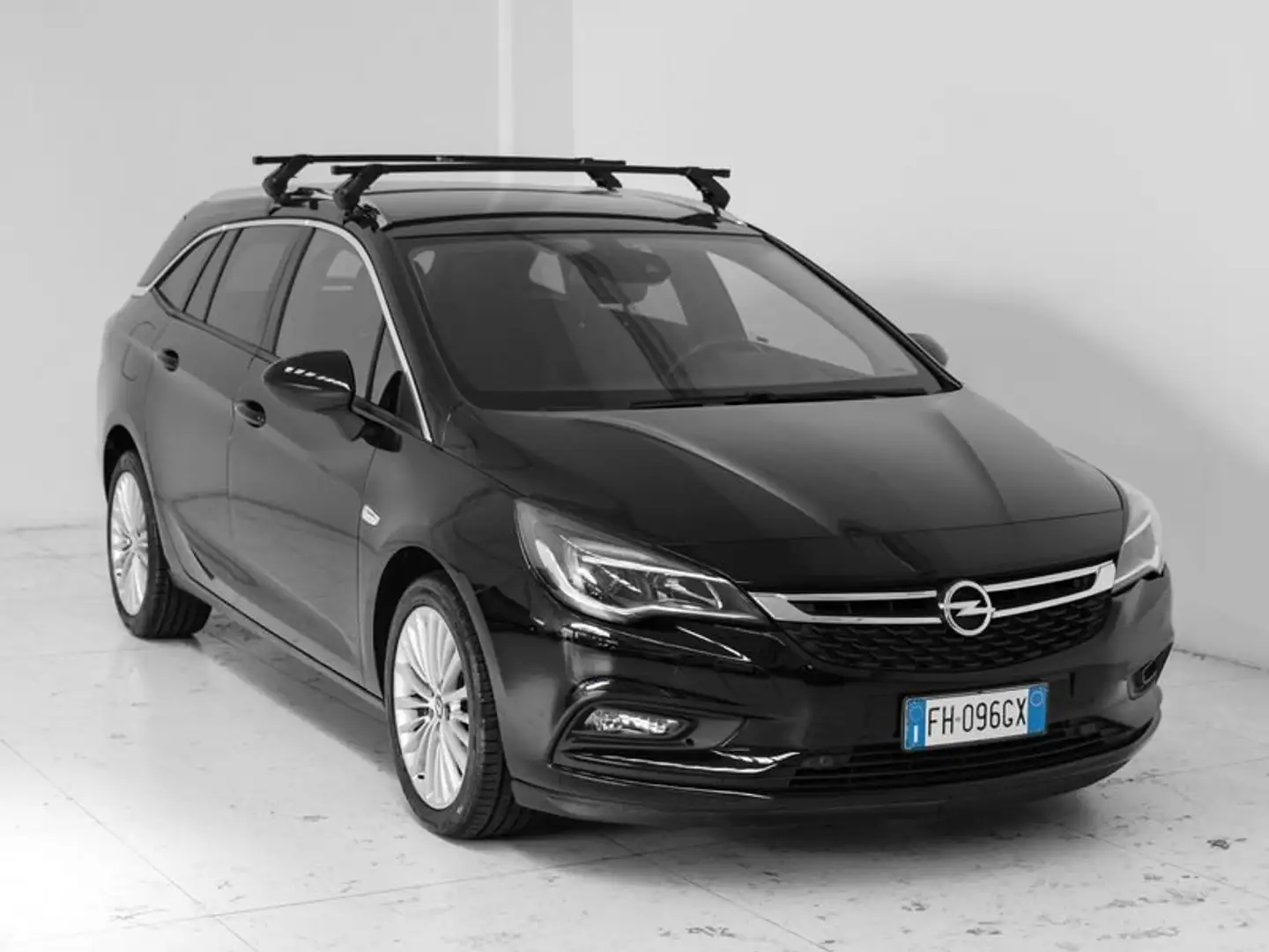 Opel Astra 1.6 CDTi 110CV Start&Stop Sports Tourer Innovation Negro - 2