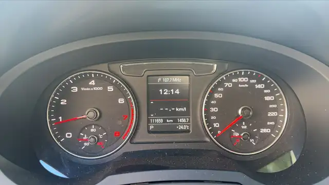 Audi Q3 view 12