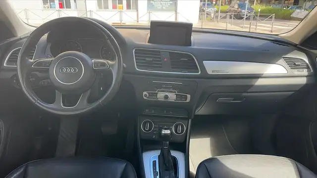 Audi Q3 view 11
