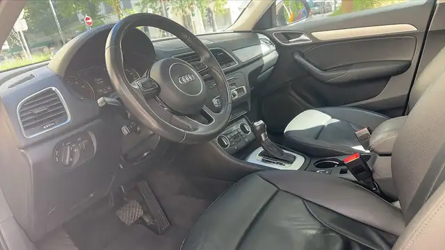 Audi Q3 view 8