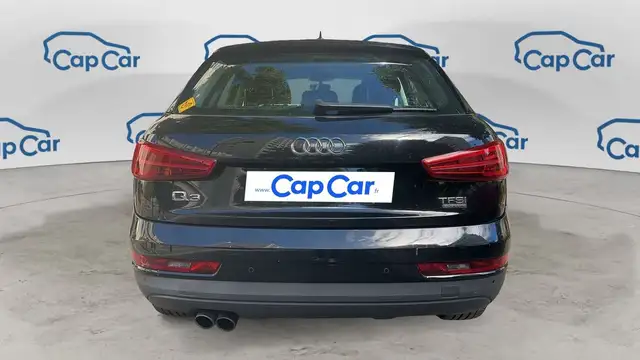 Audi Q3 view 3
