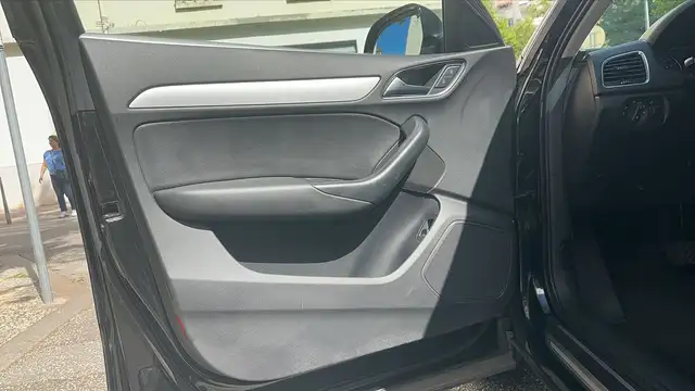 Audi Q3 view 7