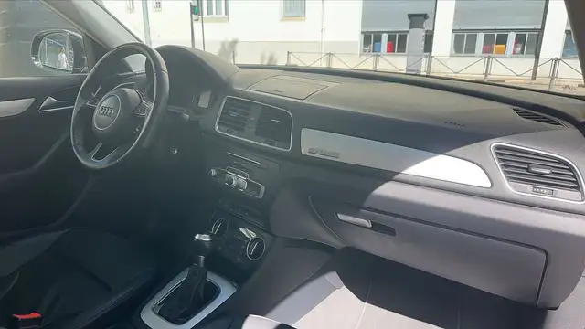 Audi Q3 view 10