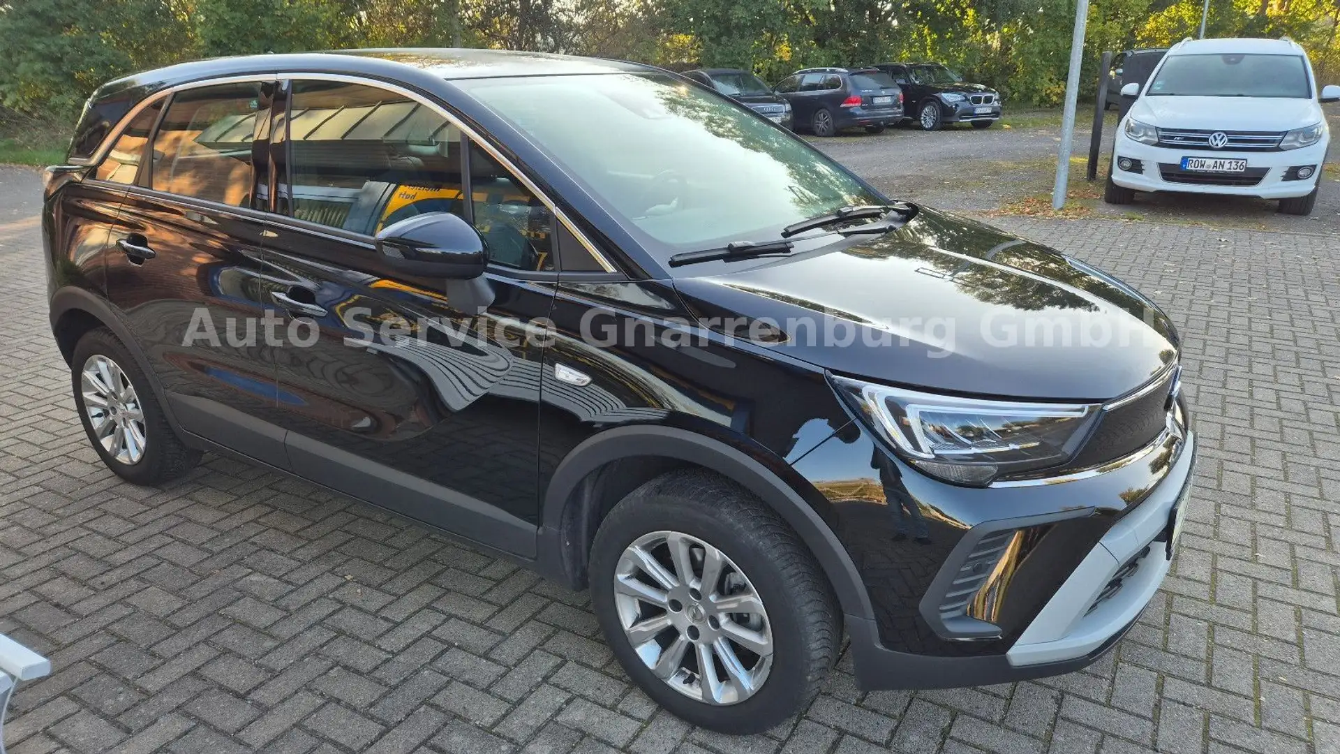 Opel Crossland X Automatik, Ganzjahresreifen Schwarz - 2