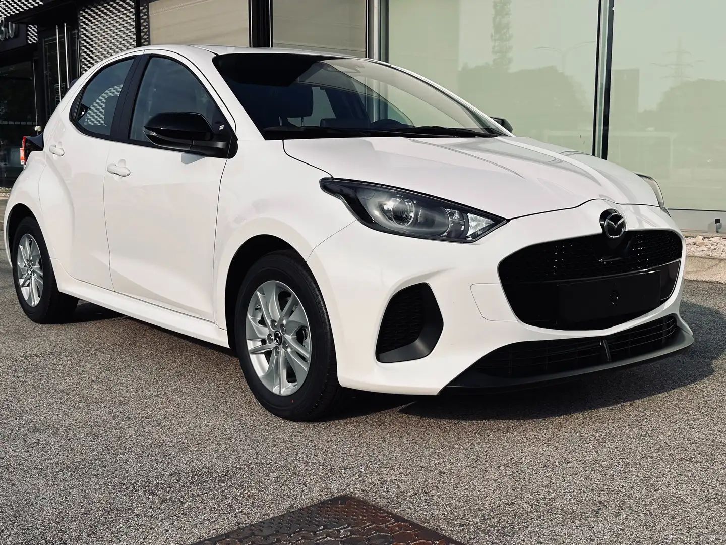 Mazda 2 1.5 vvt full hybrid electric Centre Line Bianco - 2