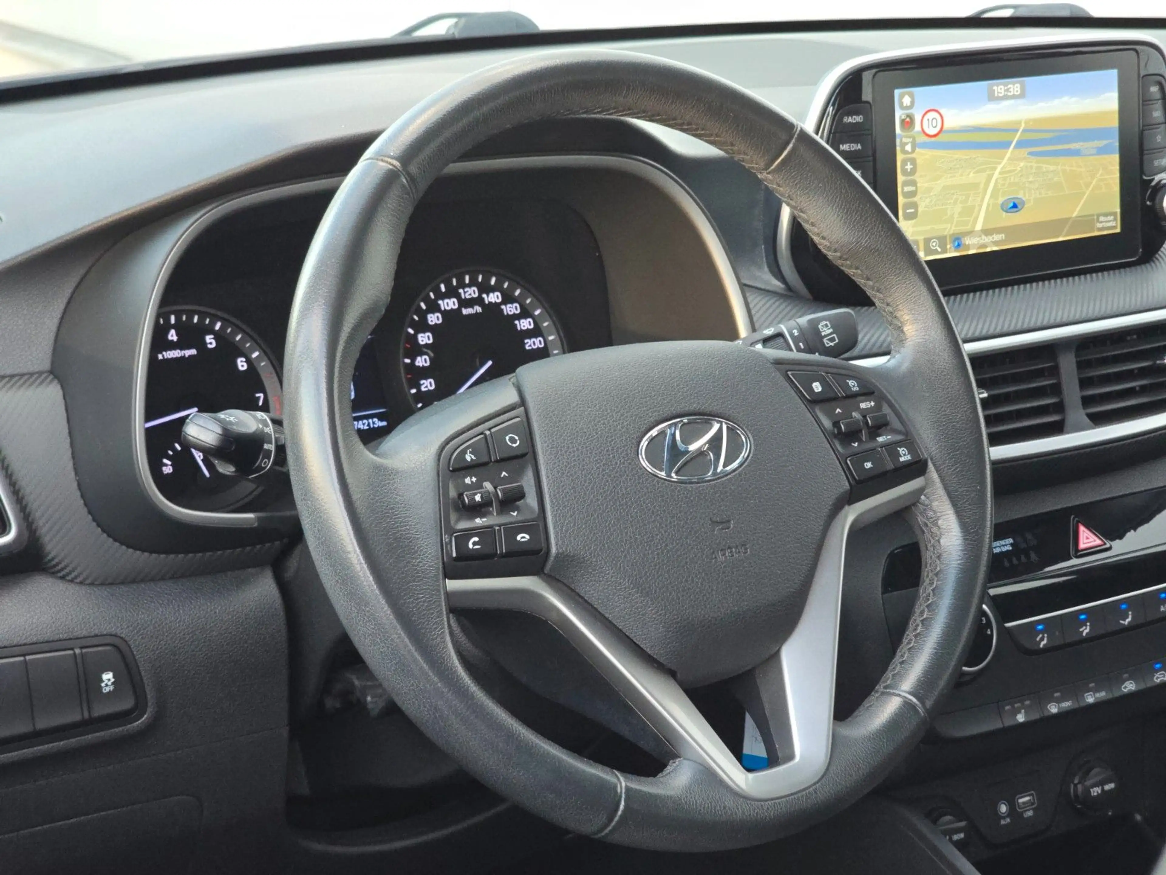 Hyundai TUCSON +Kamera +Navi +1.Hand — photo 15