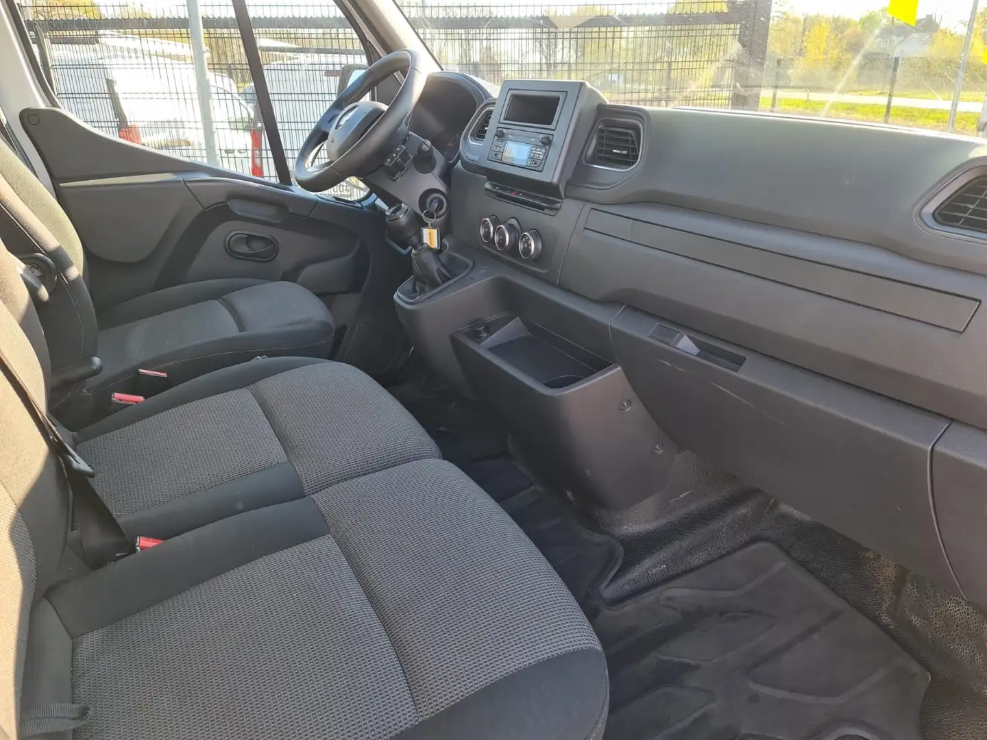 Renault Master L2H2 - 2.3dci 136 pk €6 - €18.990 excl. btw Blanc - 2