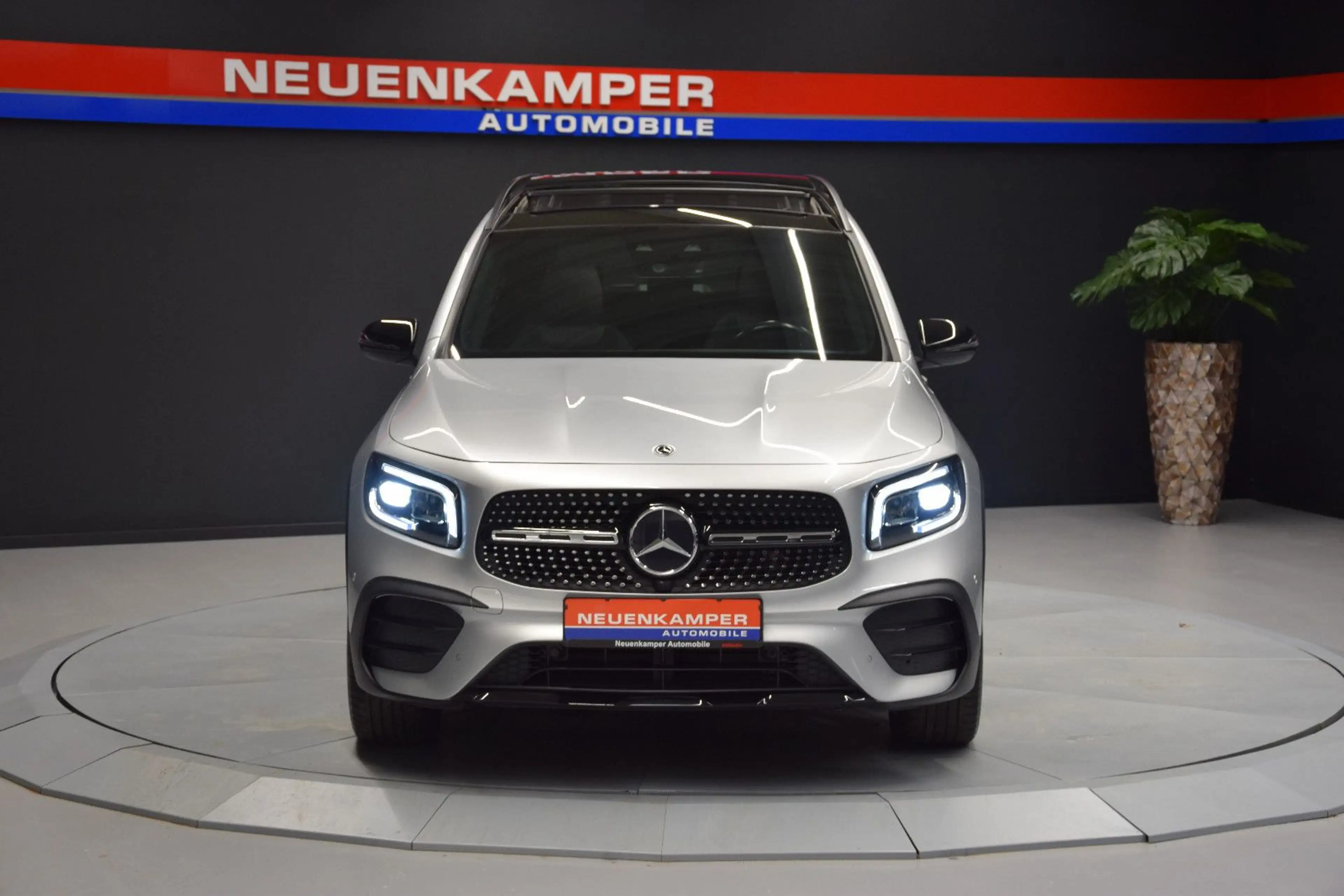 Mercedes-Benz GLB 220 d AMG Line Pano. Kamera LED AHK 20 Zoll — photo 2