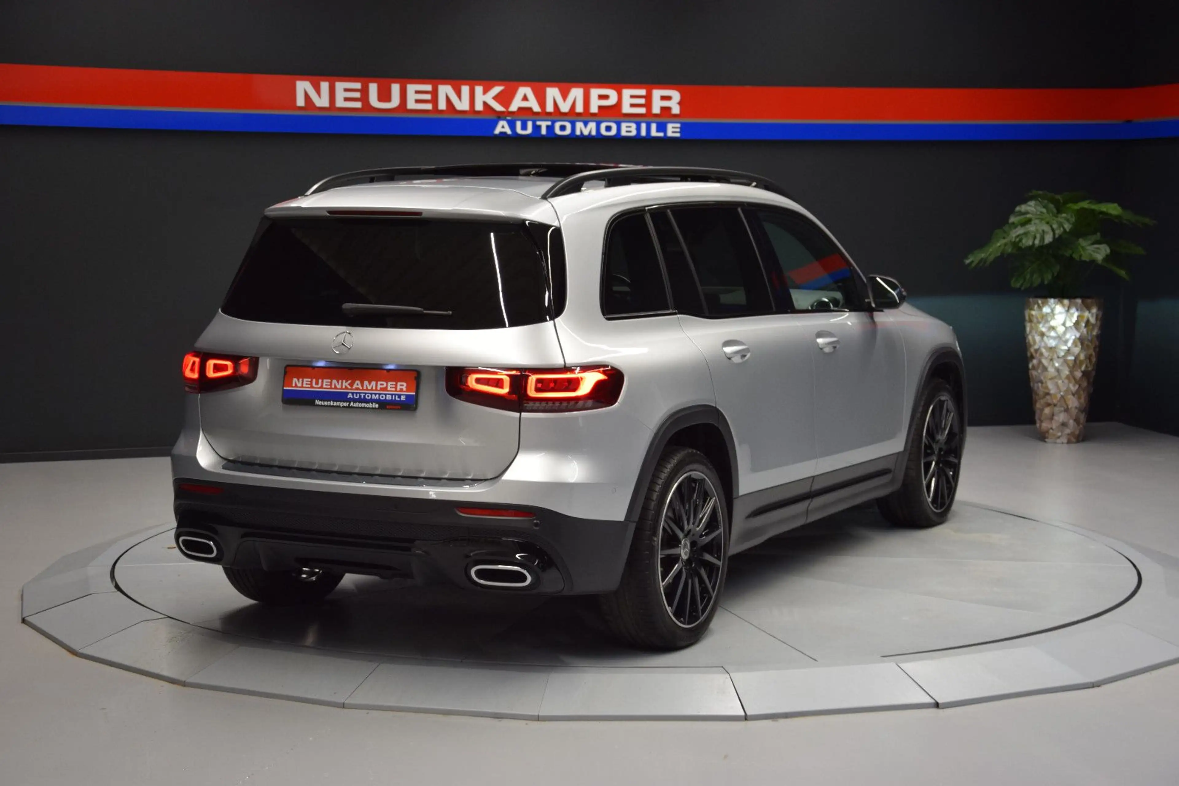 Mercedes-Benz GLB 220 d AMG Line Pano. Kamera LED AHK 20 Zoll — photo 8