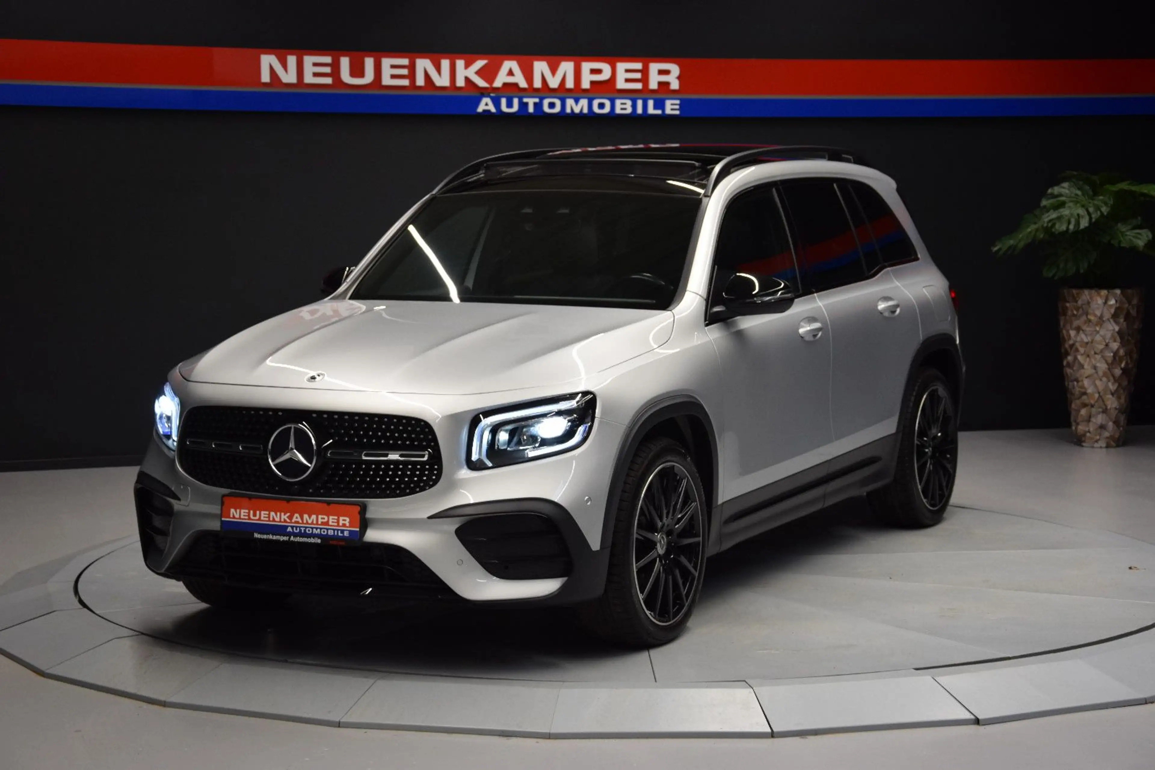 Mercedes-Benz GLB 220 d AMG Line Pano. Kamera LED AHK 20 Zoll — photo 3