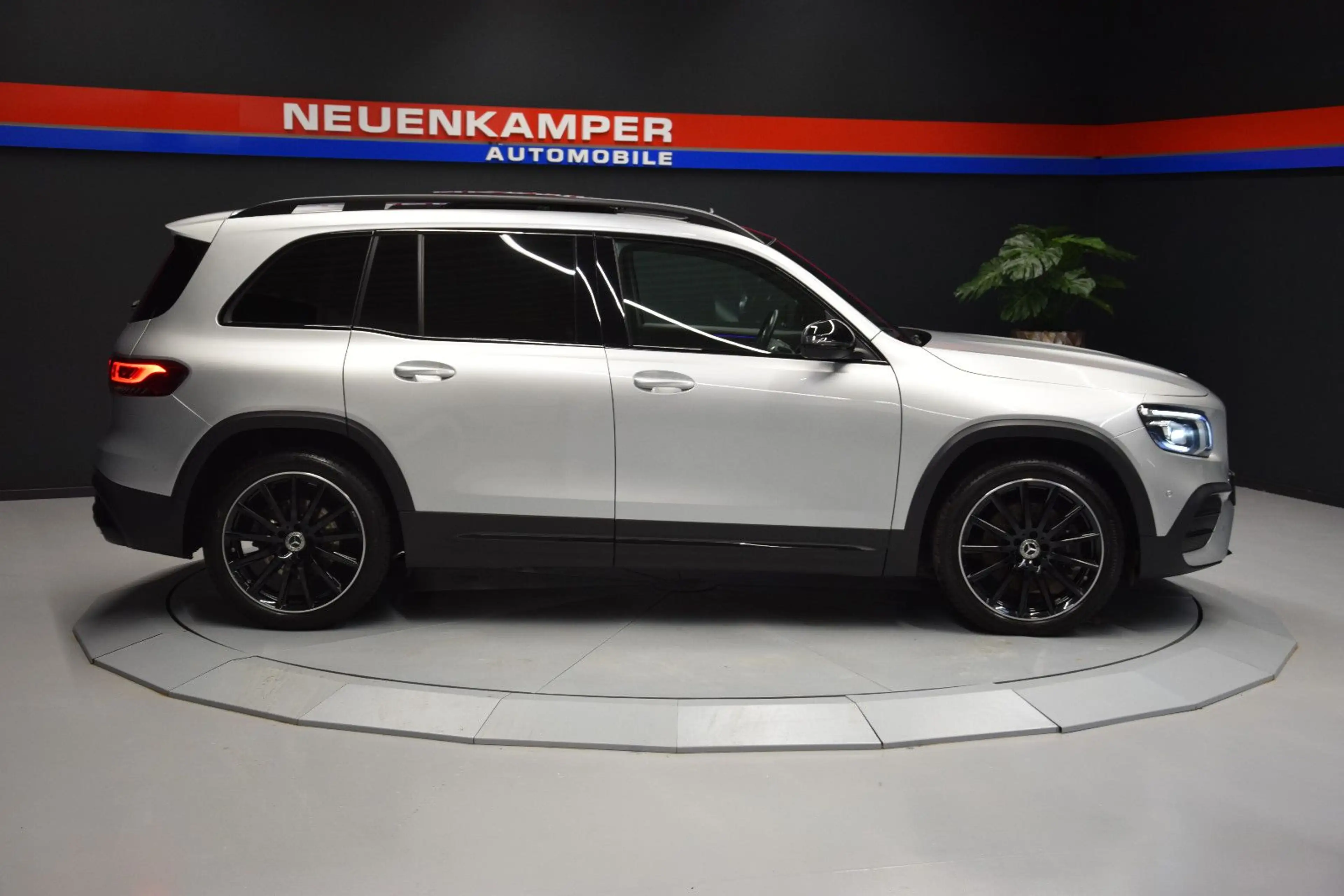 Mercedes-Benz GLB 220 d AMG Line Pano. Kamera LED AHK 20 Zoll — photo 9