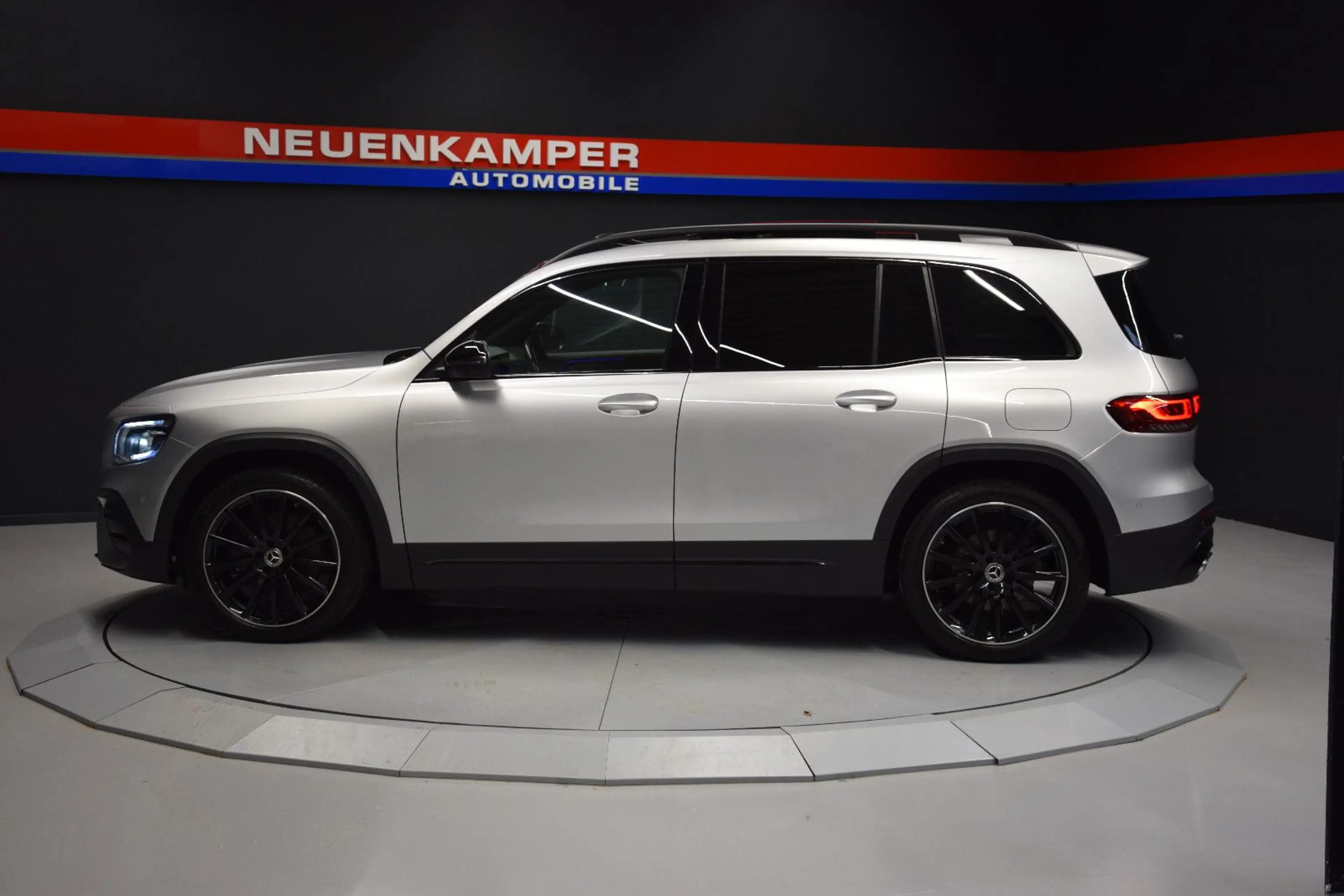 Mercedes-Benz GLB 220 d AMG Line Pano. Kamera LED AHK 20 Zoll — photo 5