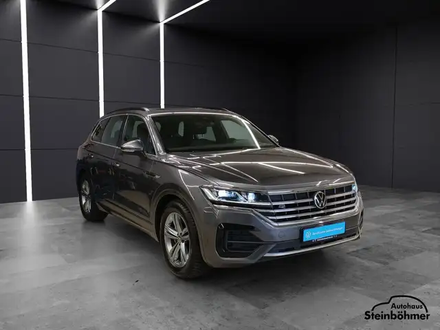 Volkswagen Touareg view 10