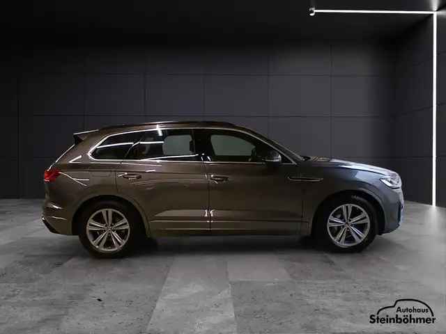 Volkswagen Touareg view 9