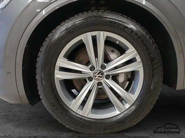Volkswagen Touareg view 13