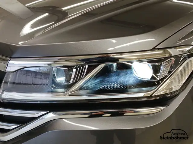 Volkswagen Touareg view 12