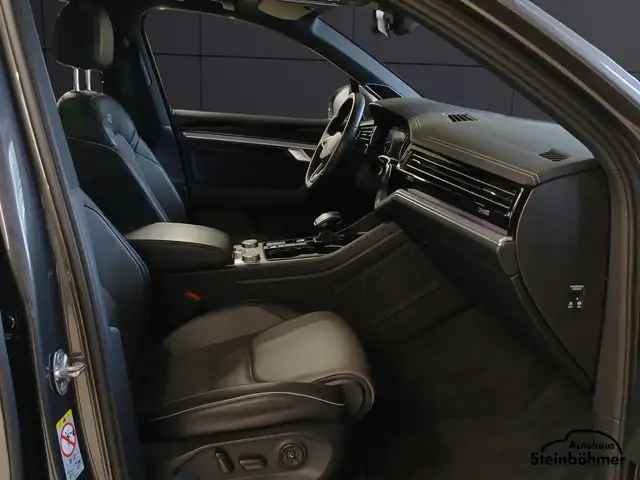 Volkswagen Touareg view 14
