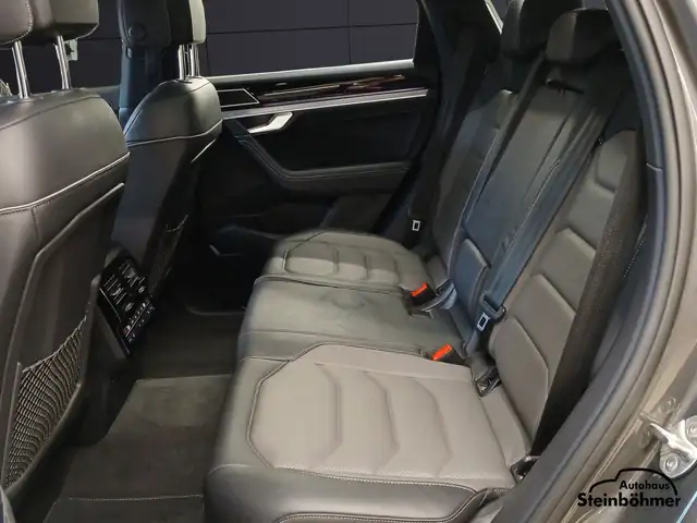 Volkswagen Touareg view 15