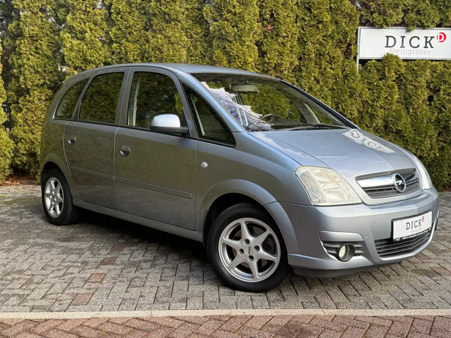 Opel Meriva 1.6 L. Edition SHZ+KLIMA+AHK+GEPFLEGT+TÜV Silber - 1