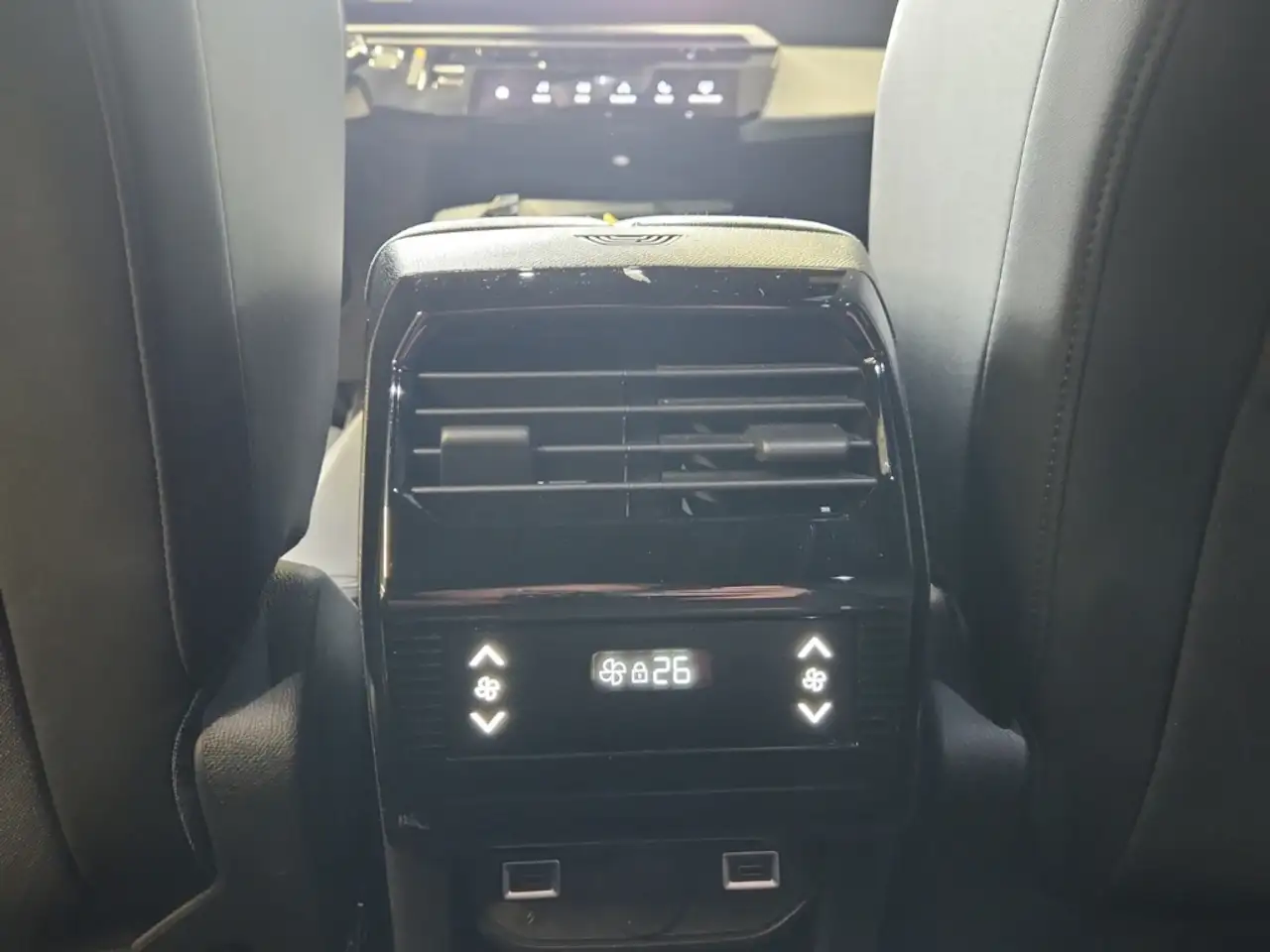 Peugeot 5008 Hybrid Allure 145 e-DSC6 Navi Digitales Cockpit LE 18