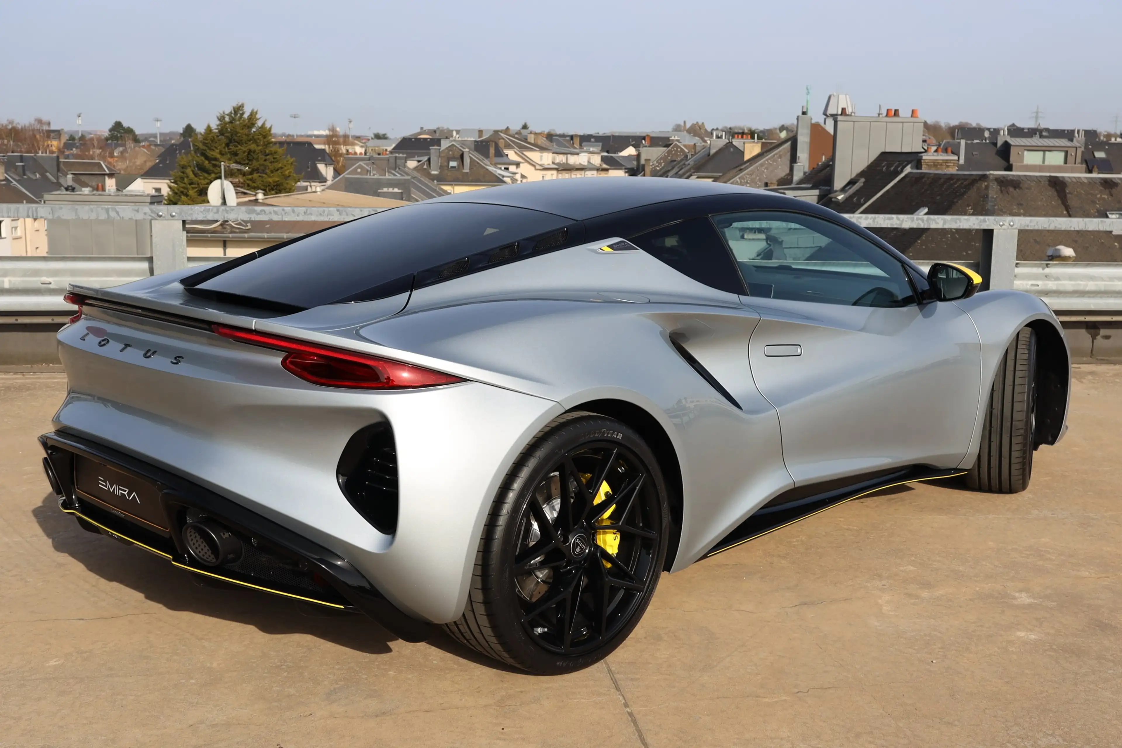 Lotus Emira Turbo SE Racing Line — photo 7