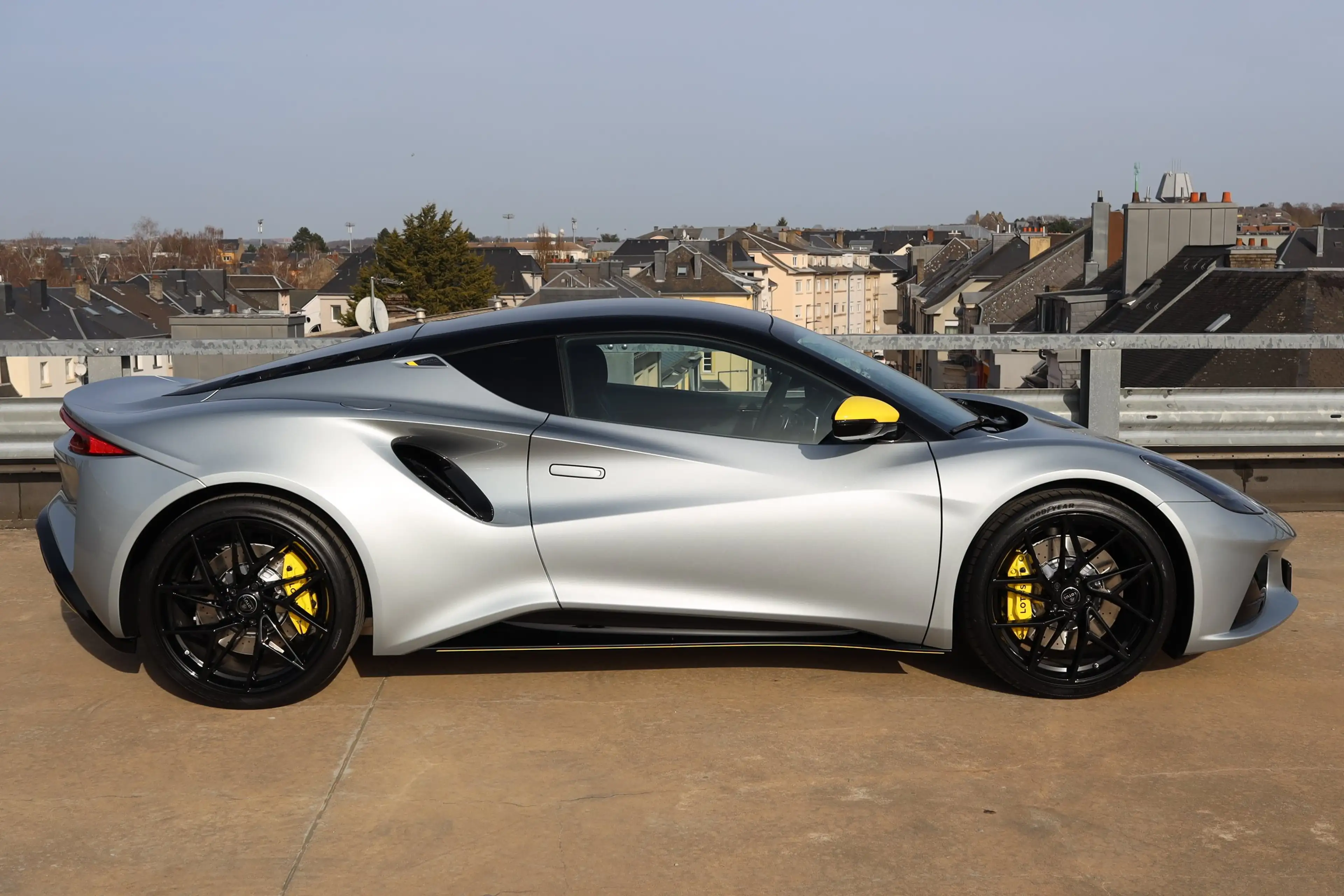 Lotus Emira Turbo SE Racing Line — photo 8