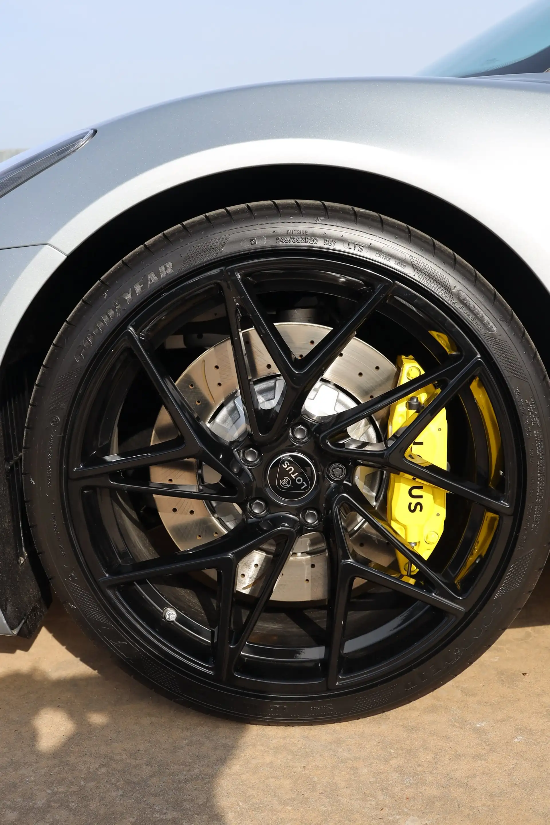 Lotus Emira Turbo SE Racing Line — photo 11
