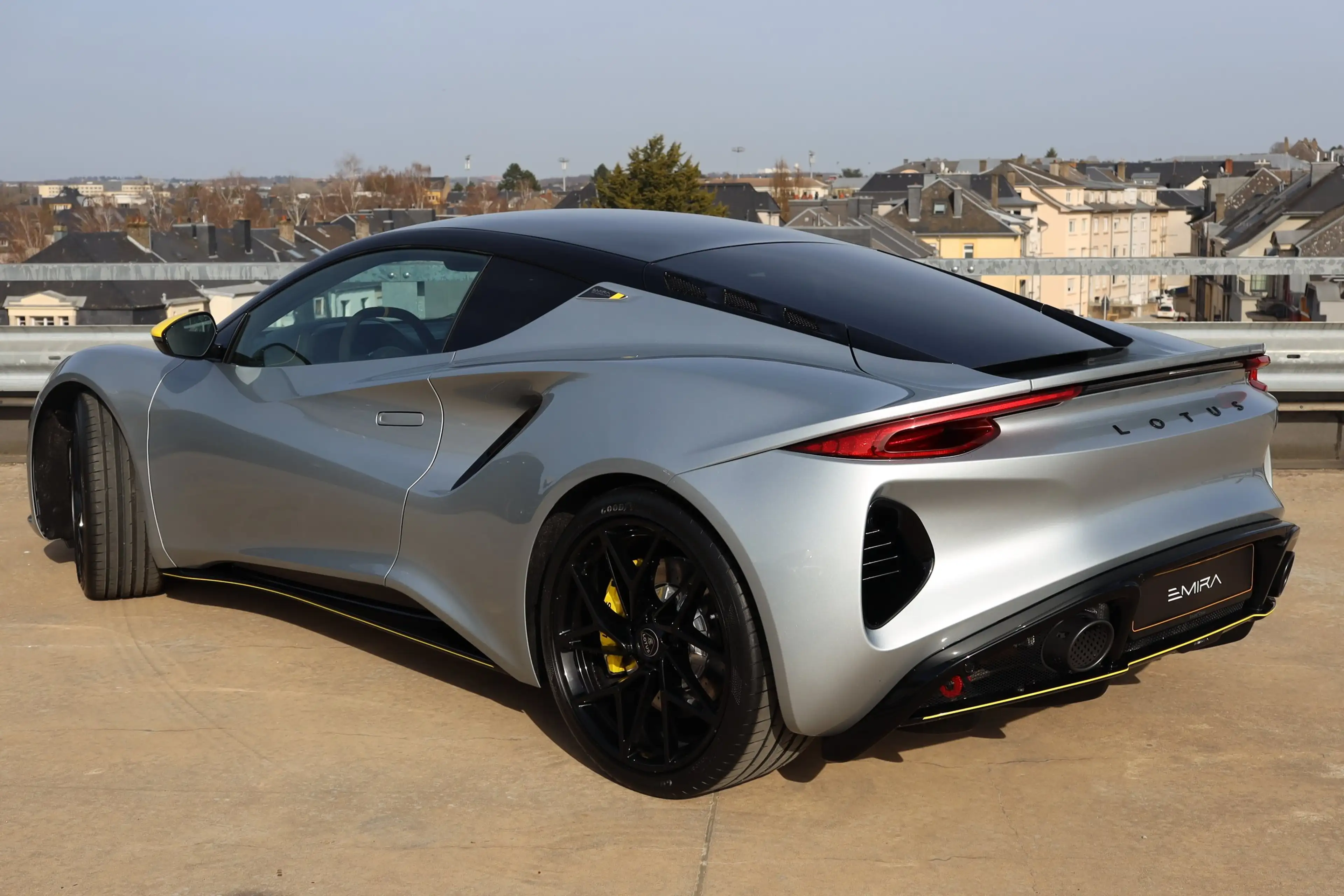 Lotus Emira Turbo SE Racing Line — photo 4
