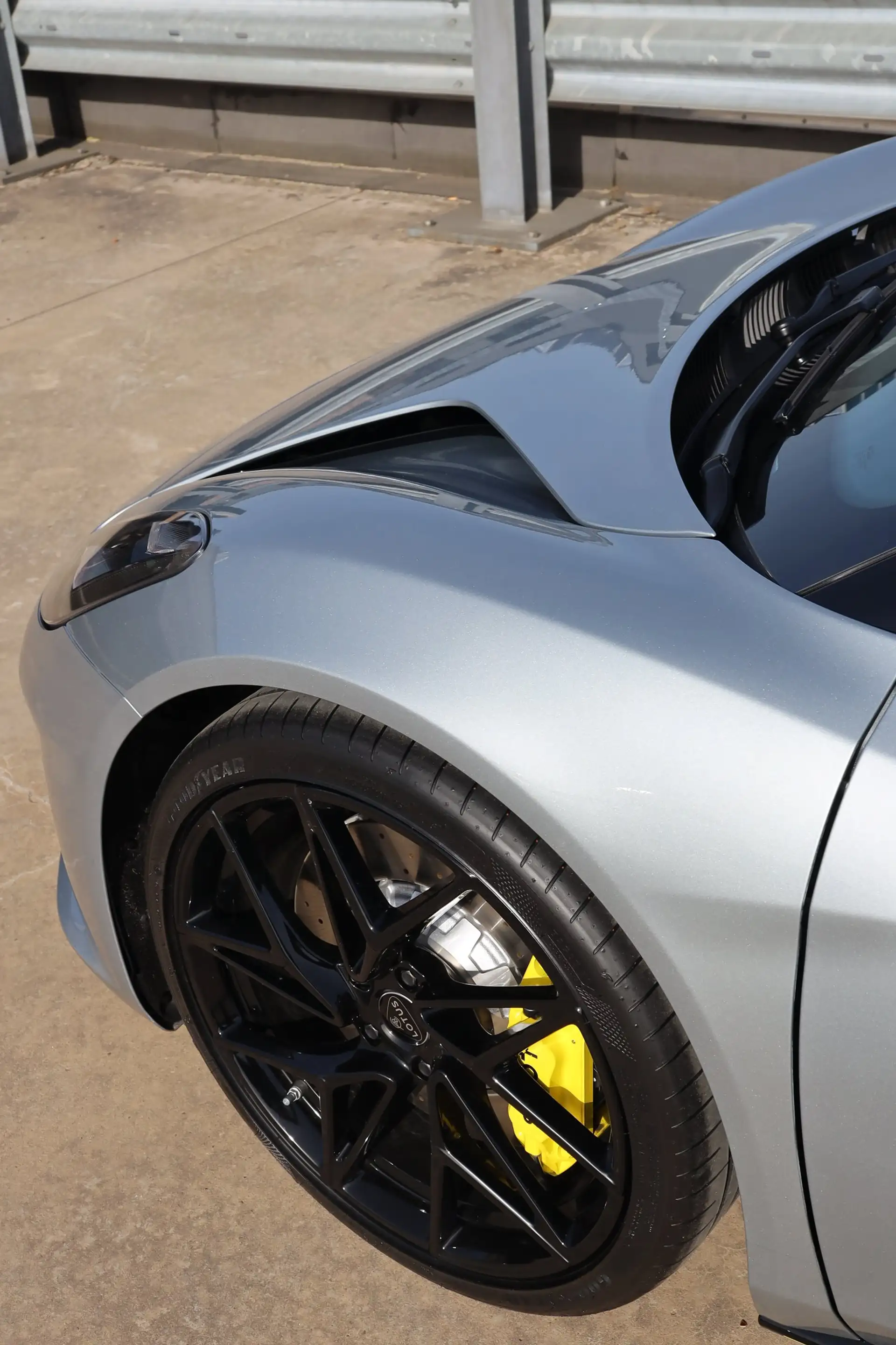 Lotus Emira Turbo SE Racing Line — photo 12