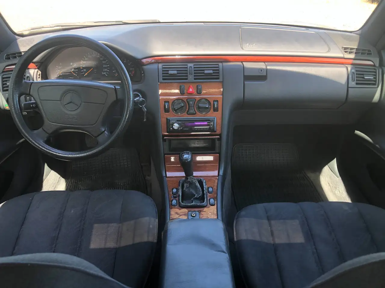 Mercedes-Benz E 200 CLASSIC*AHK*SHD*2.Hand*, foto 11