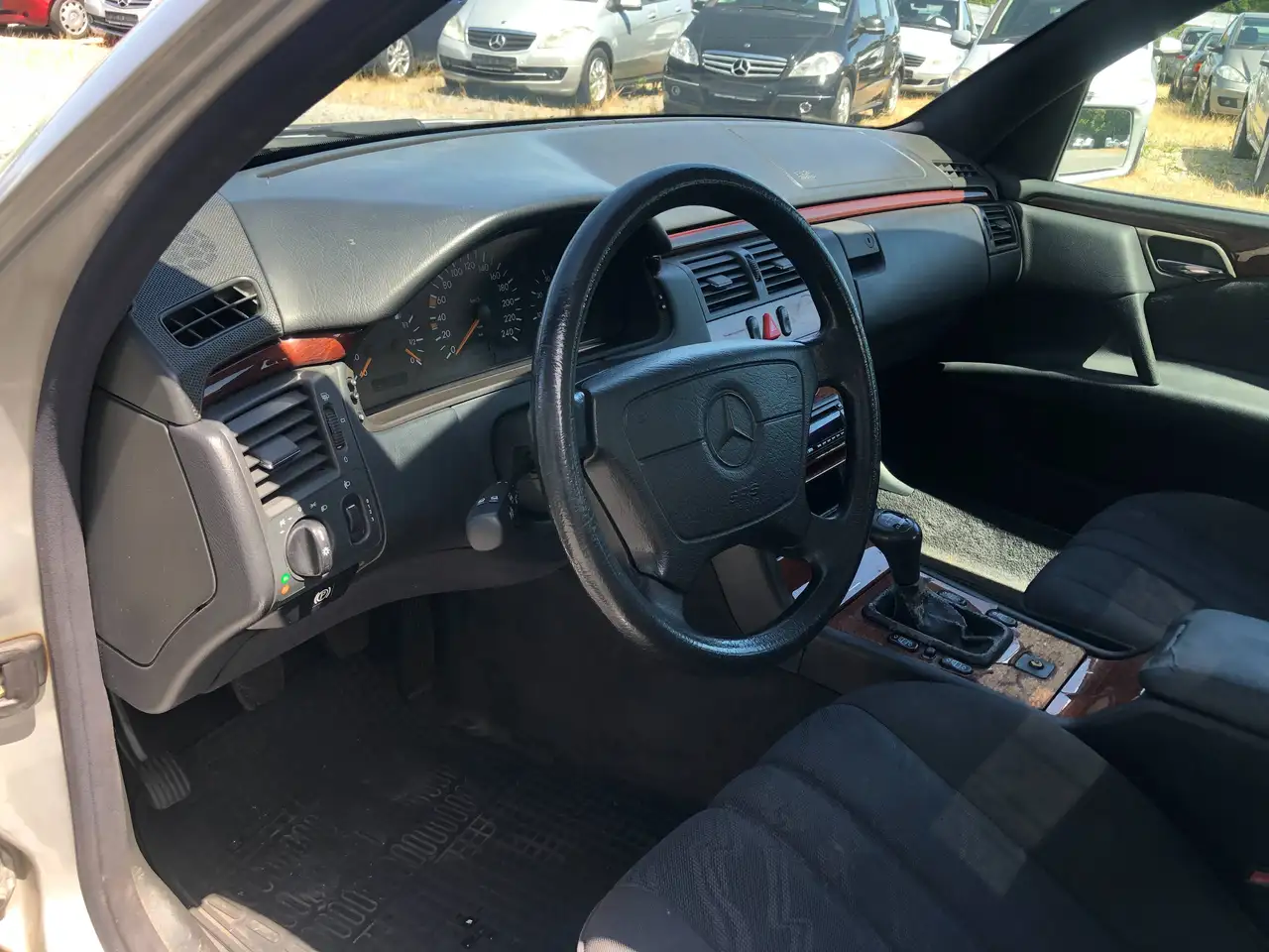 Mercedes-Benz E 200 CLASSIC*AHK*SHD*2.Hand*, foto 12
